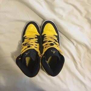 Air Jordan Retro 1 "New Love"