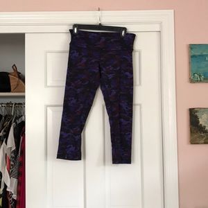 LULULEMON camp capri-length leggings