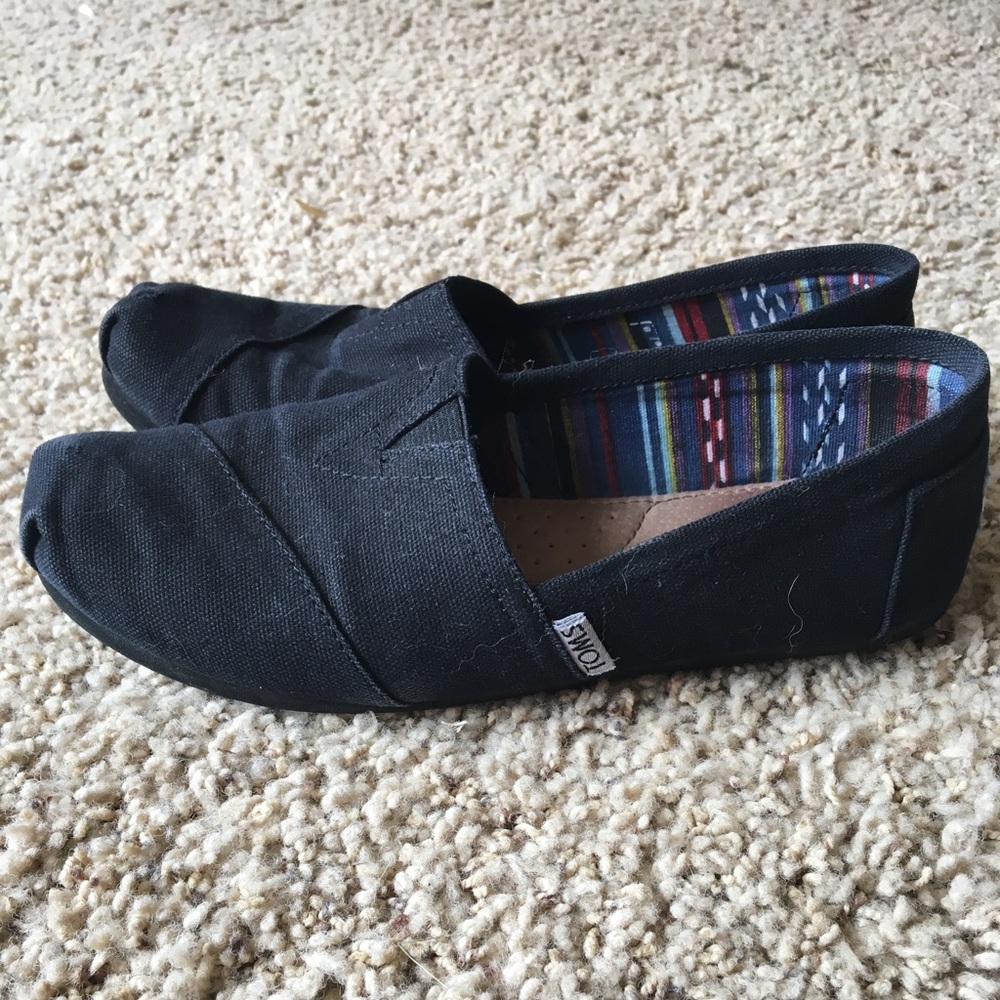 Toms Black 7.5
