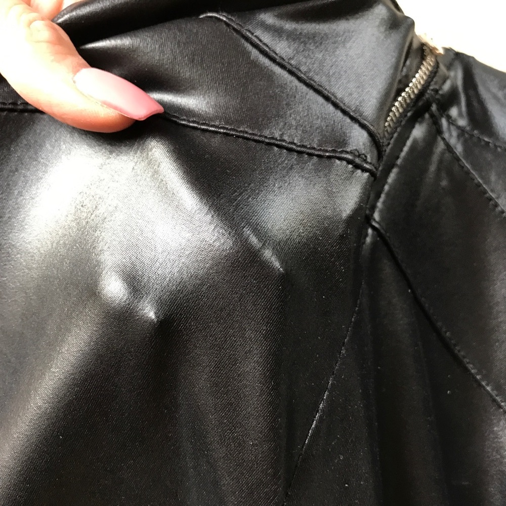 Faux patent leather legging. Unlined. Skinny ankle