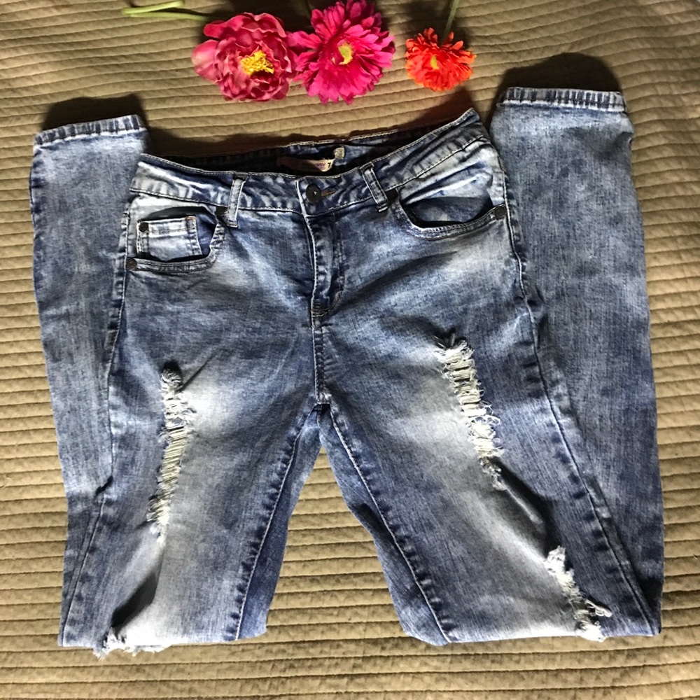 Distressed skinny jean