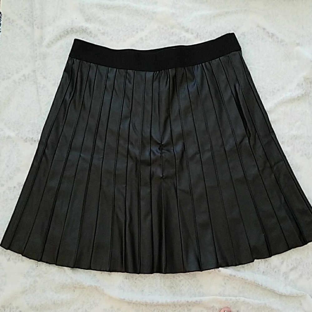 Faux leather pleated skirt