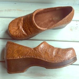 Bass Clogs