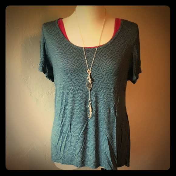 LuLaRoe Tops - LuLaRoe classic tee