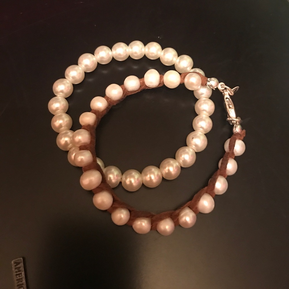set of two pearl bracelets!