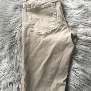 8 Regulat American Eagle khaki pants