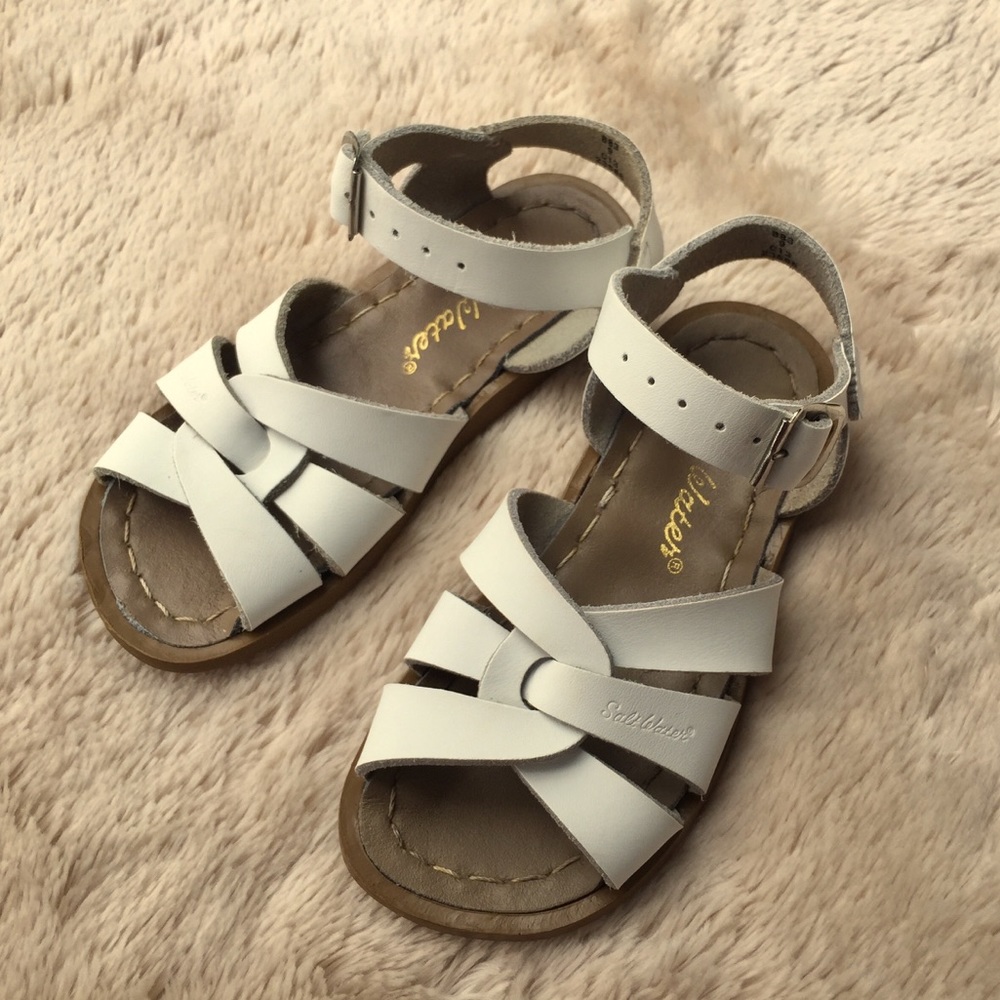Adorable White Saltwater sandals. Size 8.