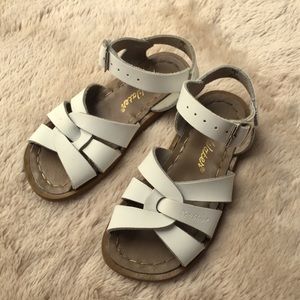 Adorable White Saltwater sandals. Size 8.