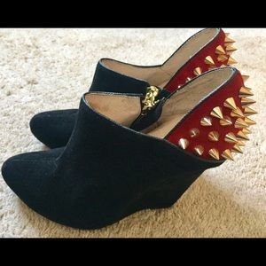 Messeca Wedge Spiked Booties
