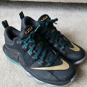 Nike LeBron XII Low size 8