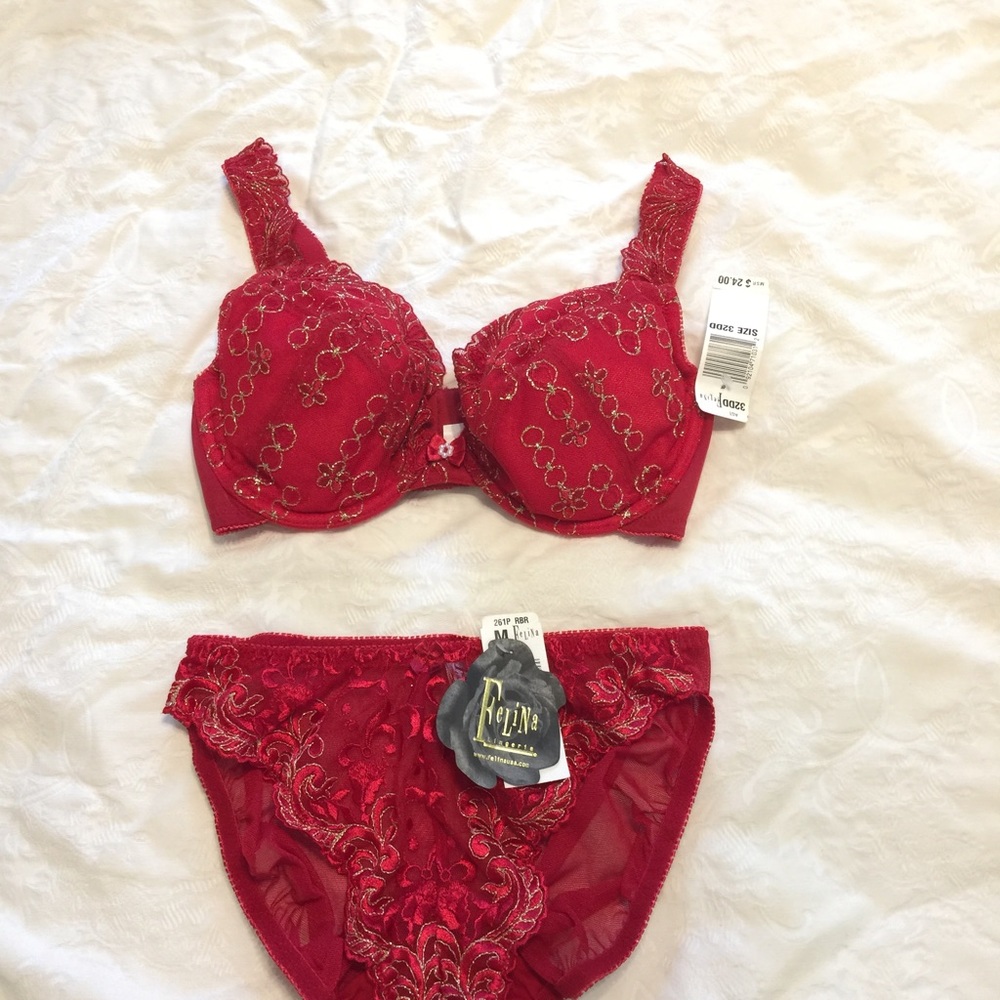 Softly padded Underwire Bra w/matching Panty