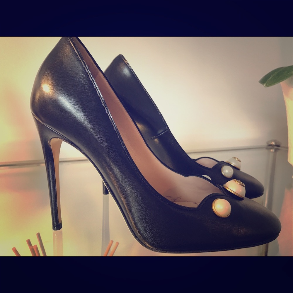 AUTHENTIC $900 Gucci PEARL logo GG BLACK Pumps