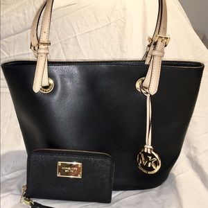 Michael Korea purse and wallet combo