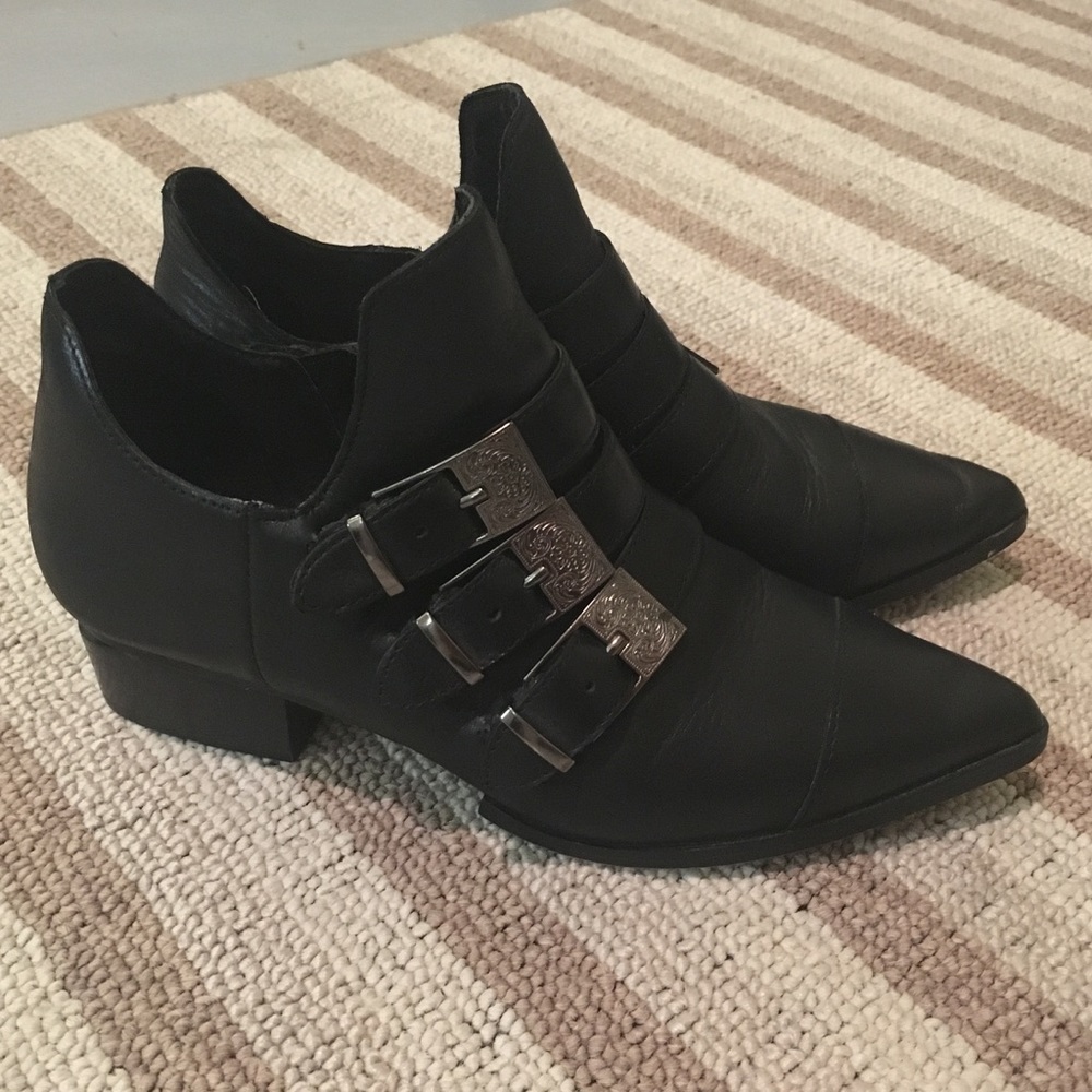 ❌SOLD❌ Black Ankle Boots Premium Quality Size 6