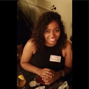 Meet your Posher, Deandra