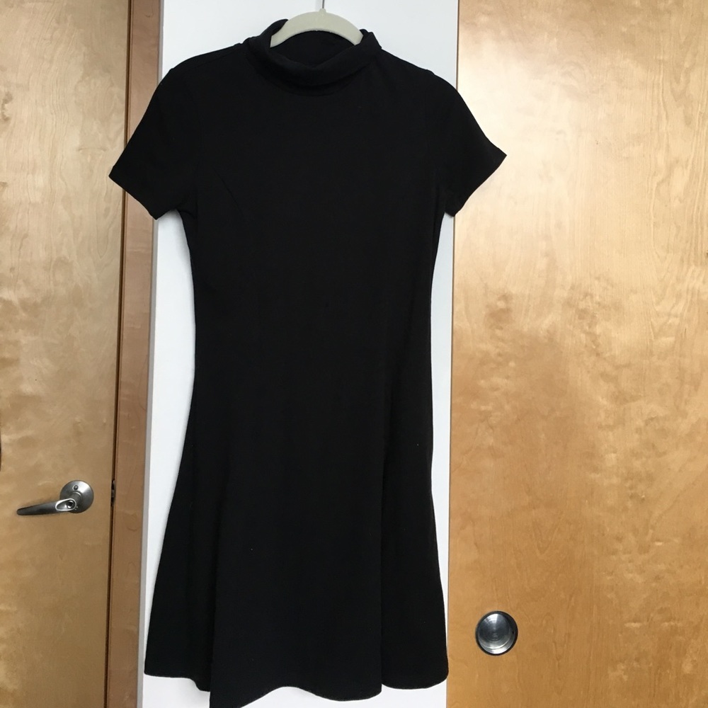 Turtle neck short sleeve black dress