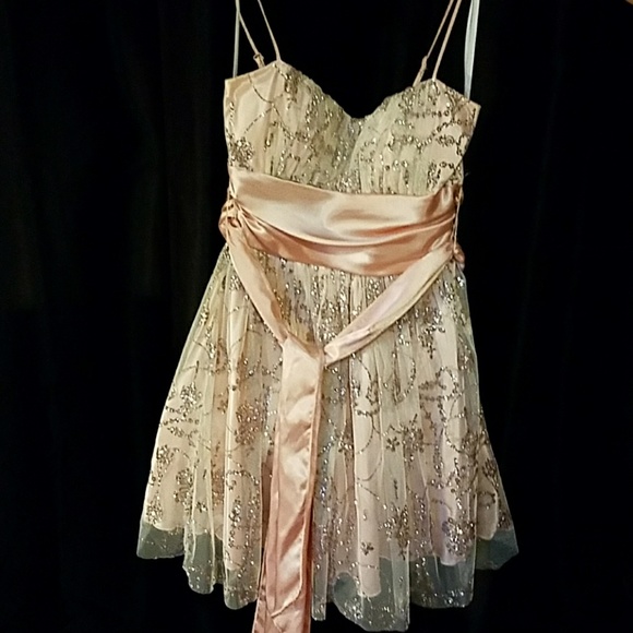 Homecoming/formal dress - Picture 3 of 4