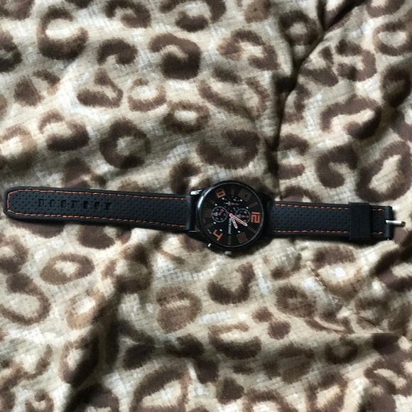 Watch - Picture 3 of 4