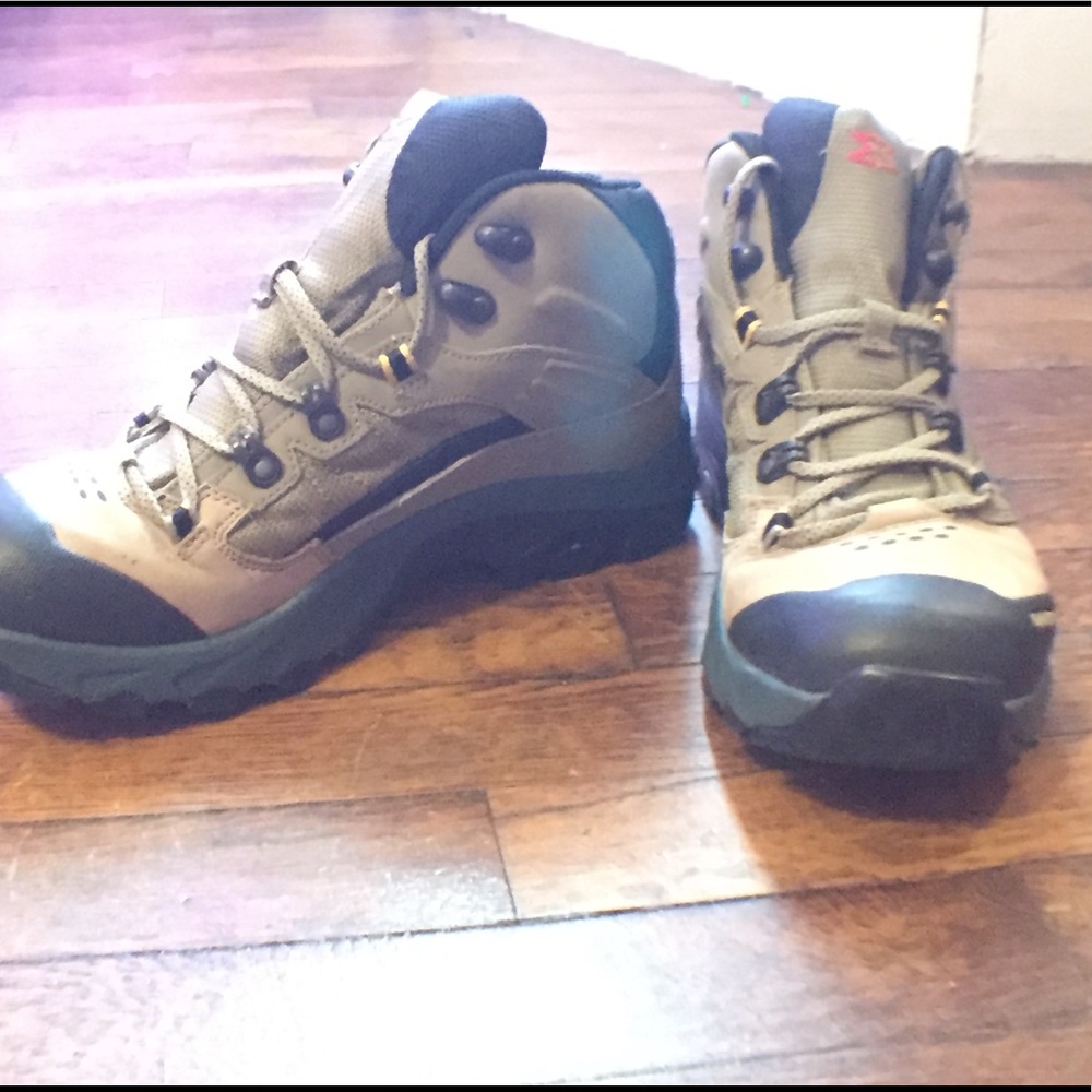 Men's Garmont Gore-Tex hiking boots size 8
