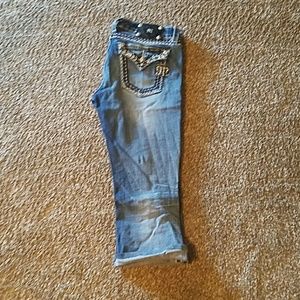 Miss Me size 29 capris