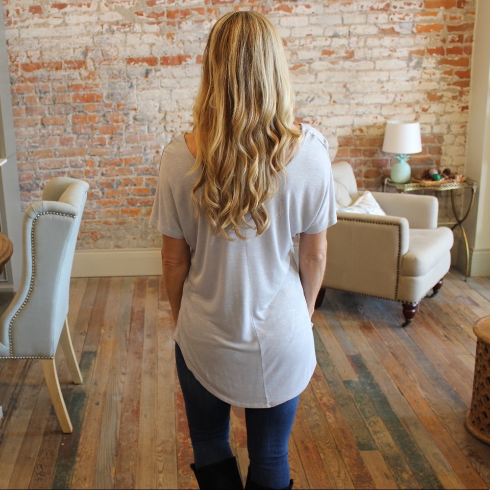 ✨RESTOCKED✨Light gray loose fit slouch pocket tee - Picture 5 of 5