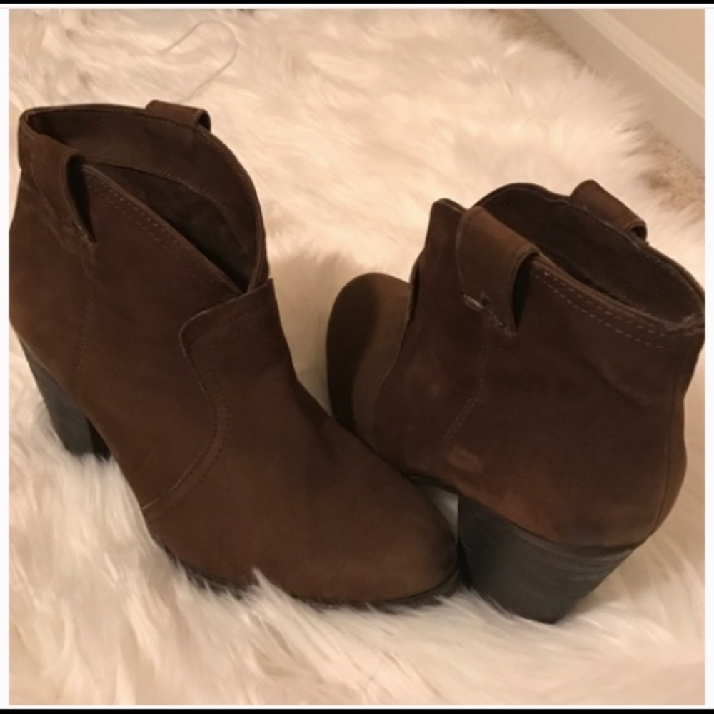 Vince Camuto Hillsy Almond Toe Ankle Booties
