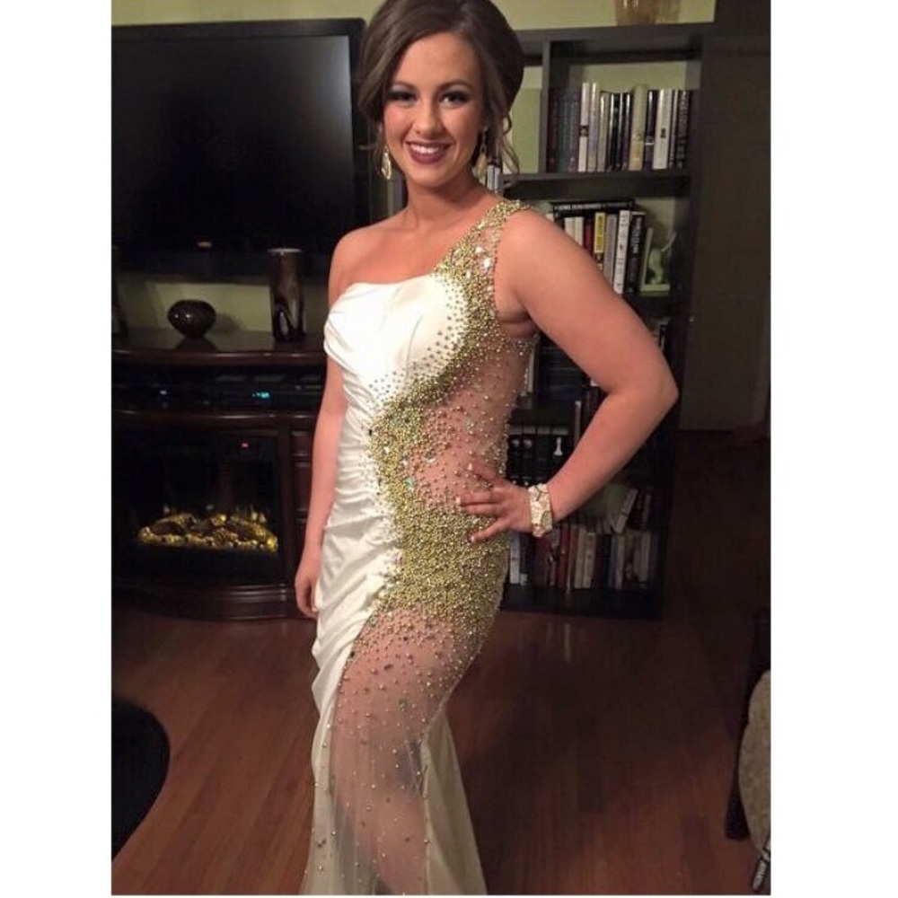 Prom dress includes jewelry