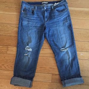 Distressed Boyfriend Levi's