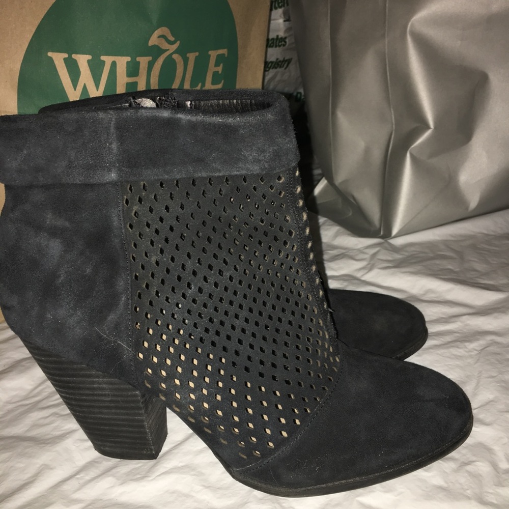 Black booties w/ zipper! (Soul Society) 9.5