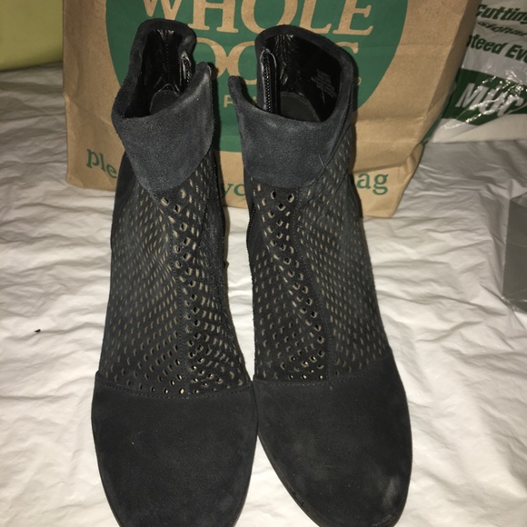 Black booties w/ zipper! (Soul Society) 9.5 - Picture 2 of 8