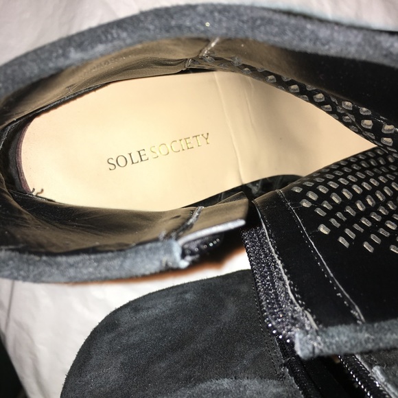 Black booties w/ zipper! (Soul Society) 9.5 - Picture 5 of 8