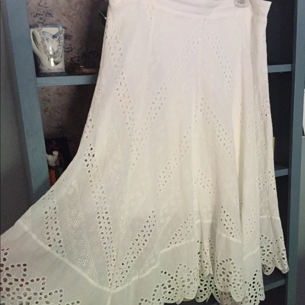 Handkerchief hem white eyelet skirt