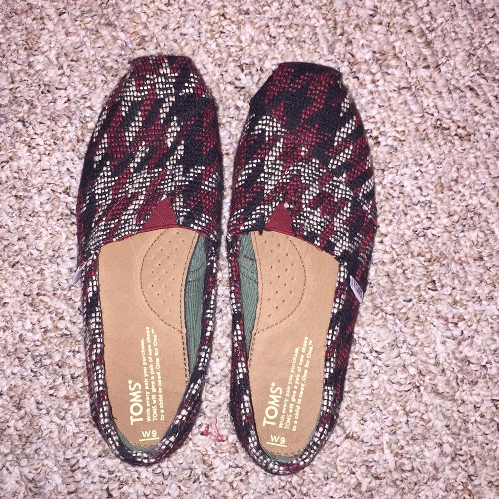 Toms- size 9, fit like a 8.5