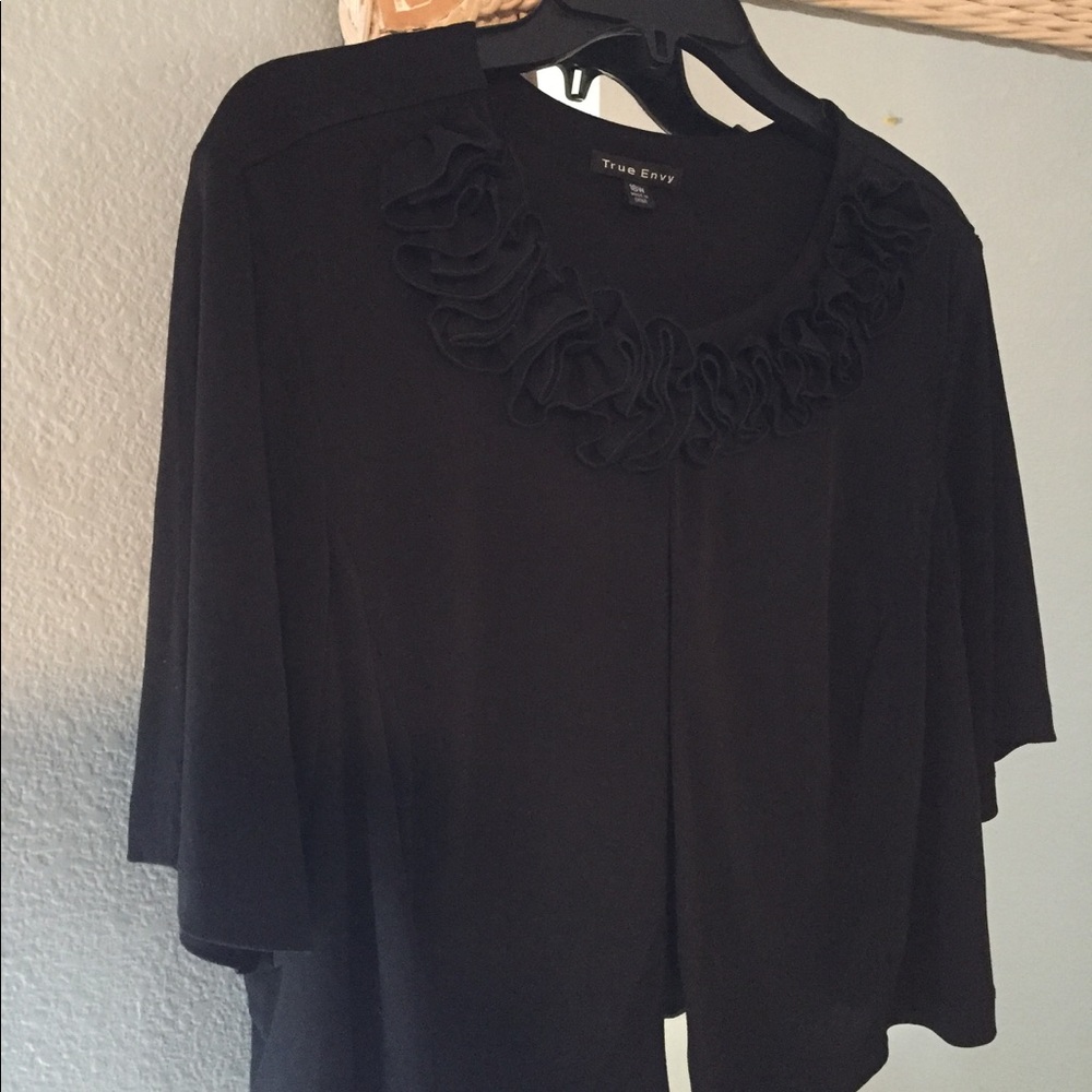 Short black ruffle-neck jacket
