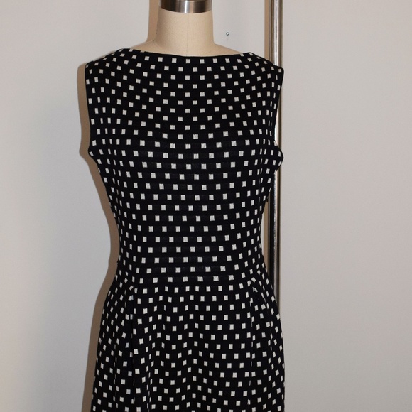 Chrisitan Dior Kinitted Sleveless dress - Picture 2 of 4