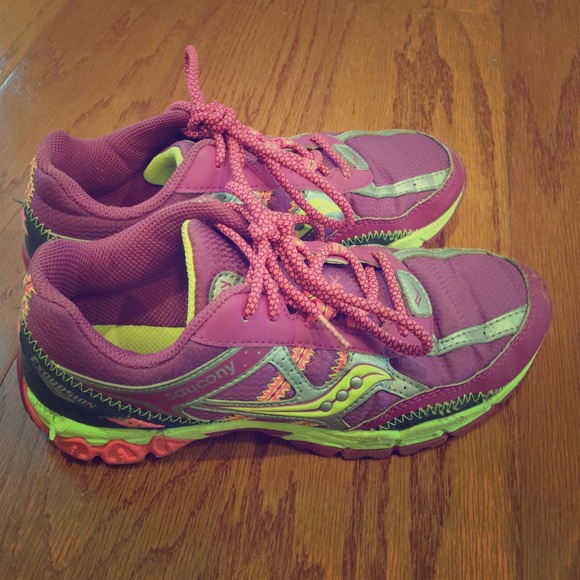 Saucony Running Shoes - Picture 1 of 3