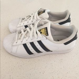 Adidas superstars
