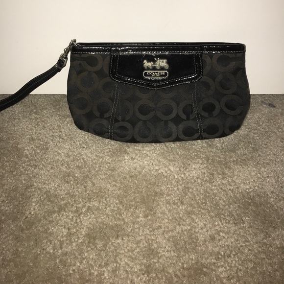Coach Handbags - Coach wristlet