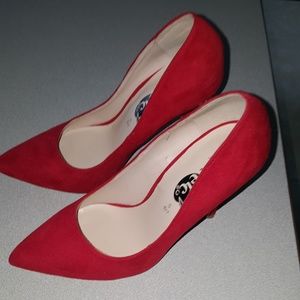 Red pumps