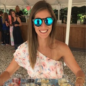 Meet your Posher, Laura