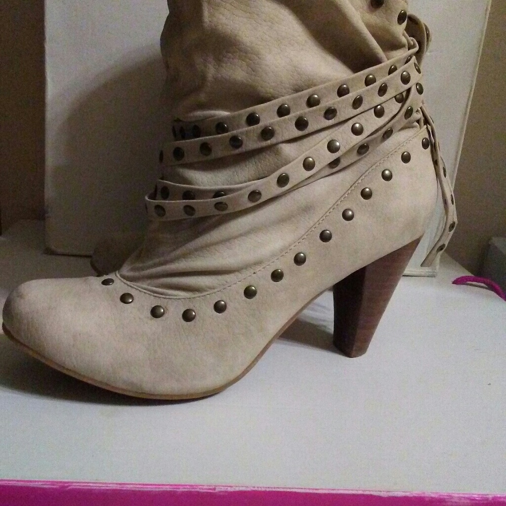 Shoes - Picture 1 of 4