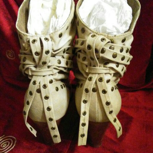 Shoes - Picture 2 of 4