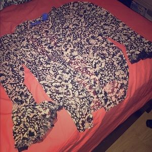 Long sleeved patterned blouse