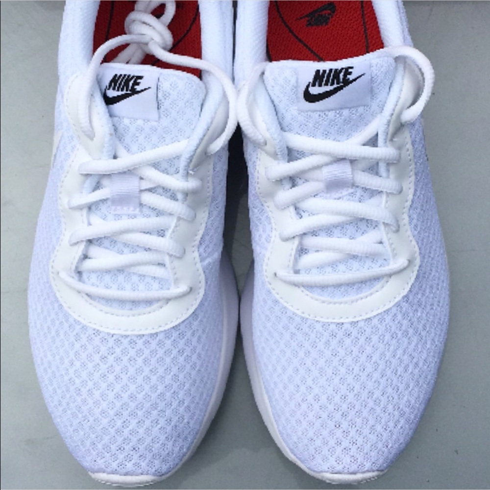 New Nike Tanjun Women's Sneakers All White  - Picture 3 of 4
