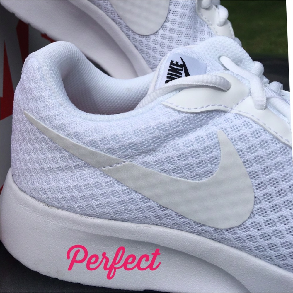 New Nike Tanjun Women's Sneakers All White  - Picture 4 of 4