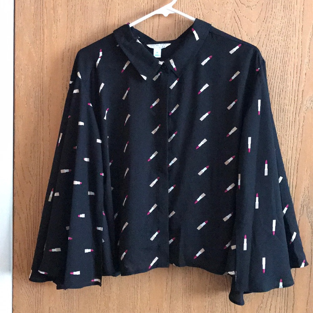 Black w/dark purple lipstick button up dress shirt