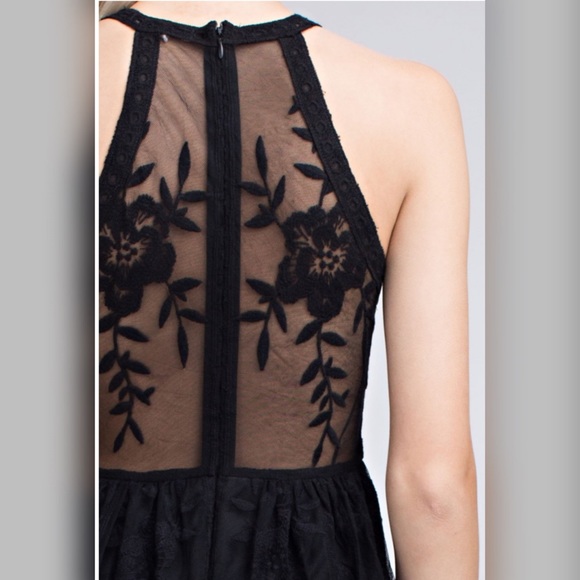 Nasha Halter Lace Maxi Dress - Picture 6 of 7