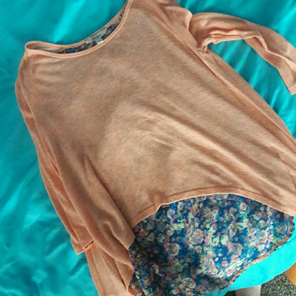 flower back shirt