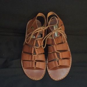 Steve Madden Tan Sandals 7