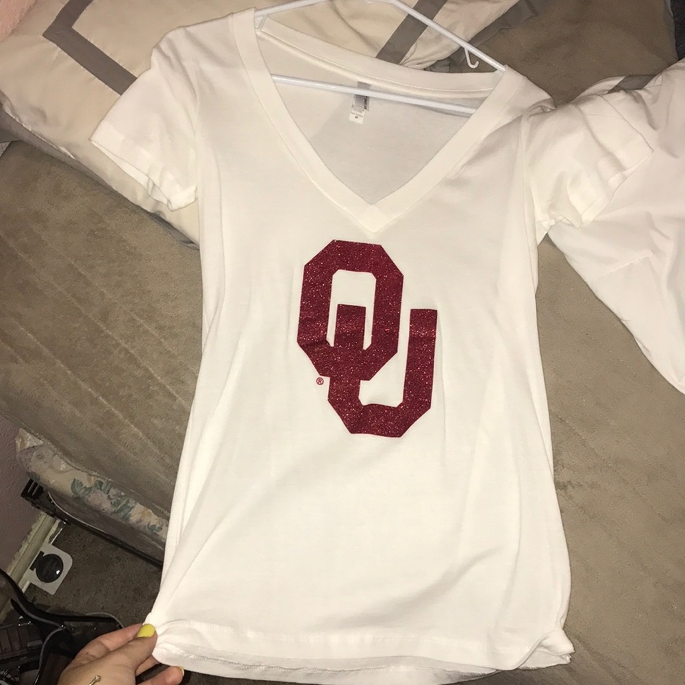 OU Oklahoma University white v-neck